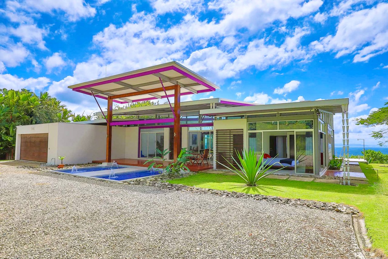 Bauhaus Modern Infinity Pool Home, Ojochal, Puntarenas