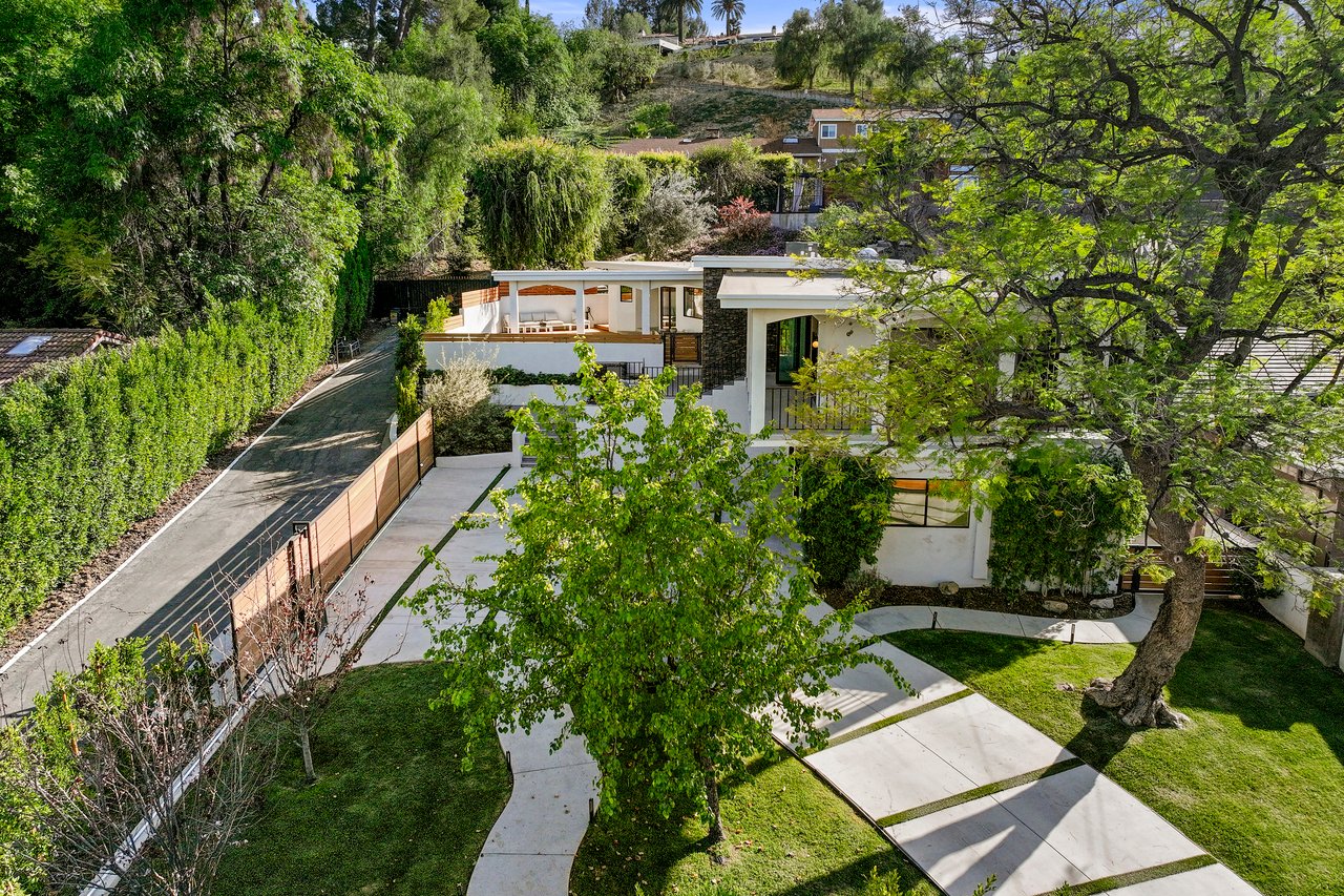 4977 Brewster Dr, Tarzana