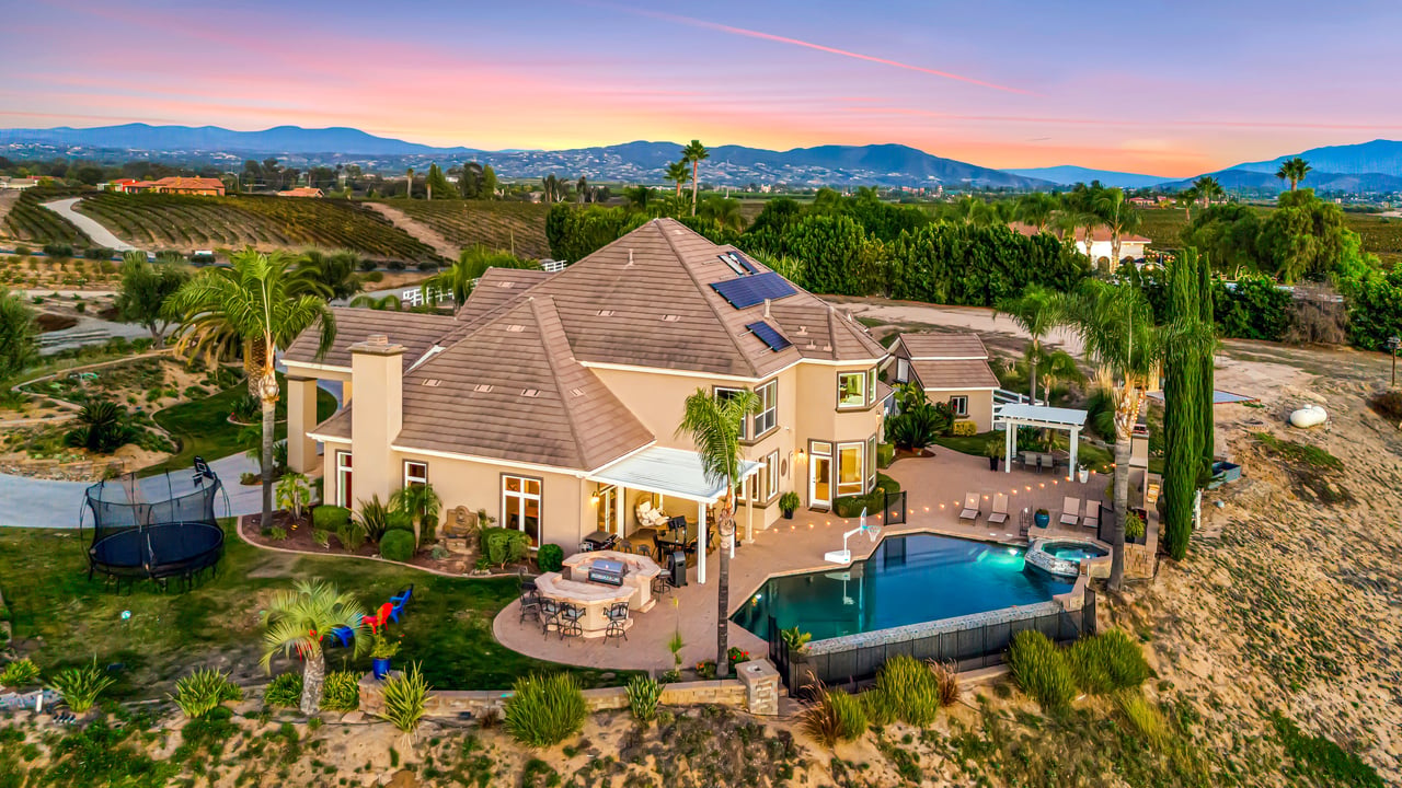 Akash Manor 🍇