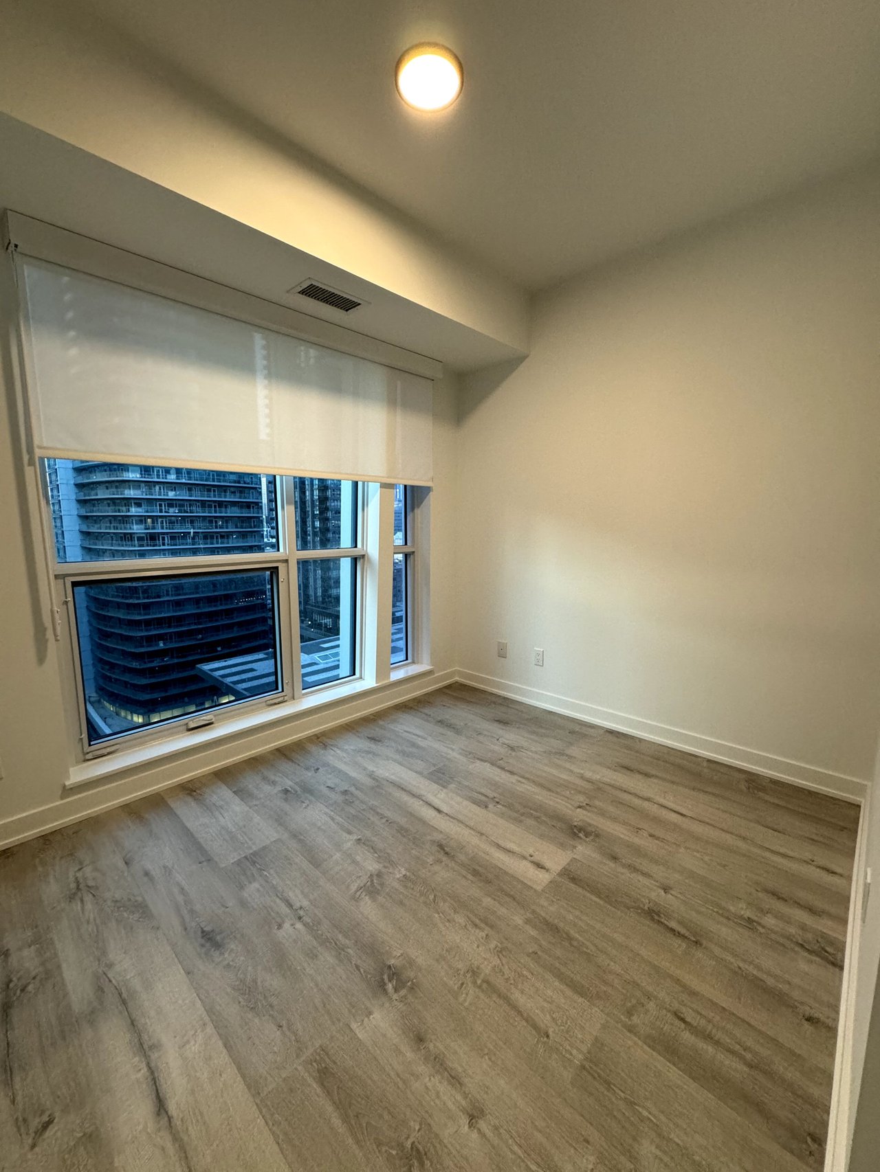 327 King Street W, Toronto C01 Unit: 2006