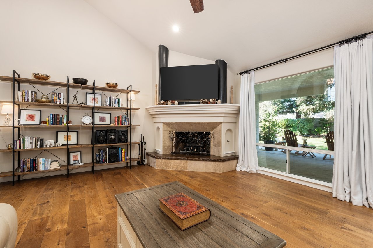 841 E Country View Circle