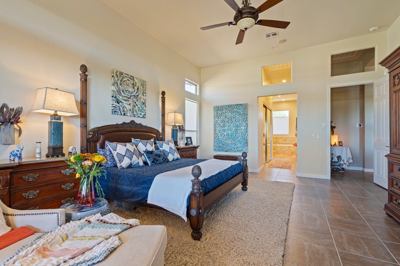 9812 E ROADRUNNER Drive