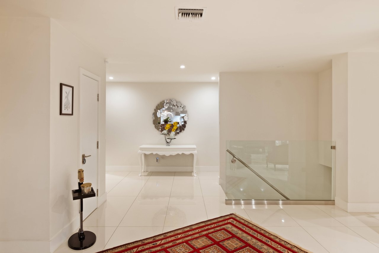 OFF MARKET : ENCINO, CA