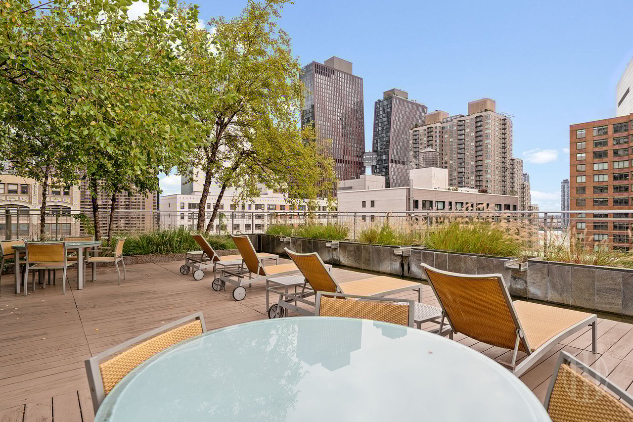 303 E 33rd Street 2-L