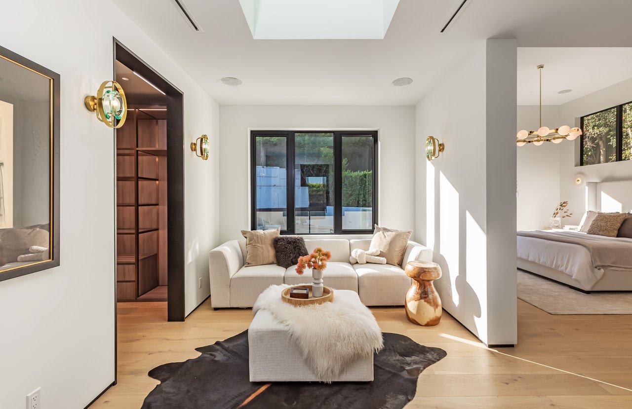1271 Sunset Plaza