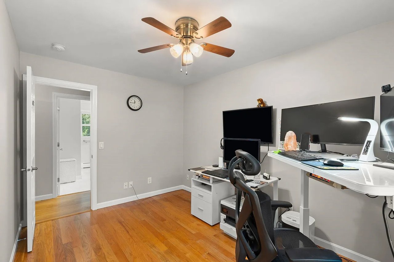 2 Brookside Ln