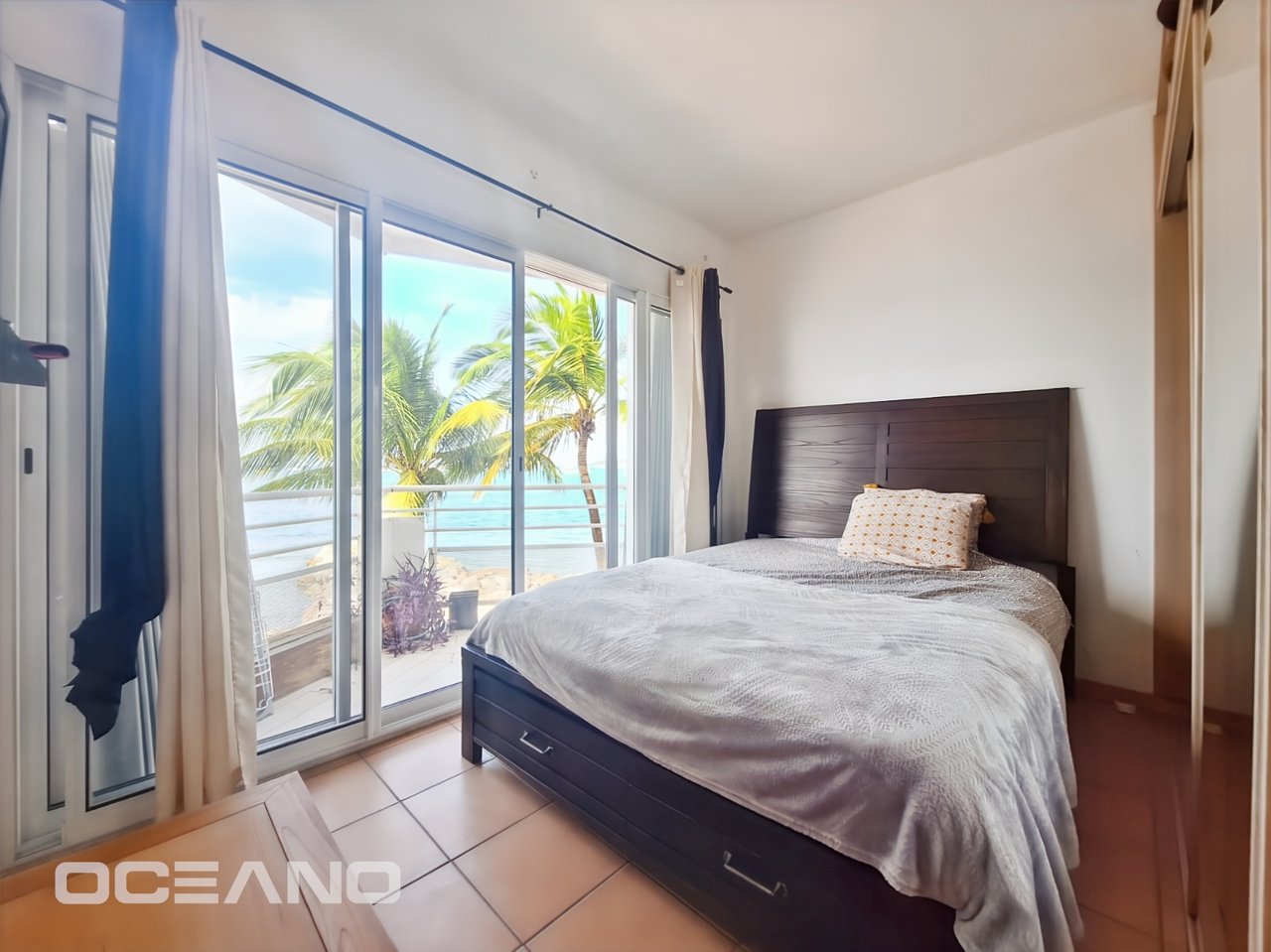 Seafront Apartment on the Beach - Marigot