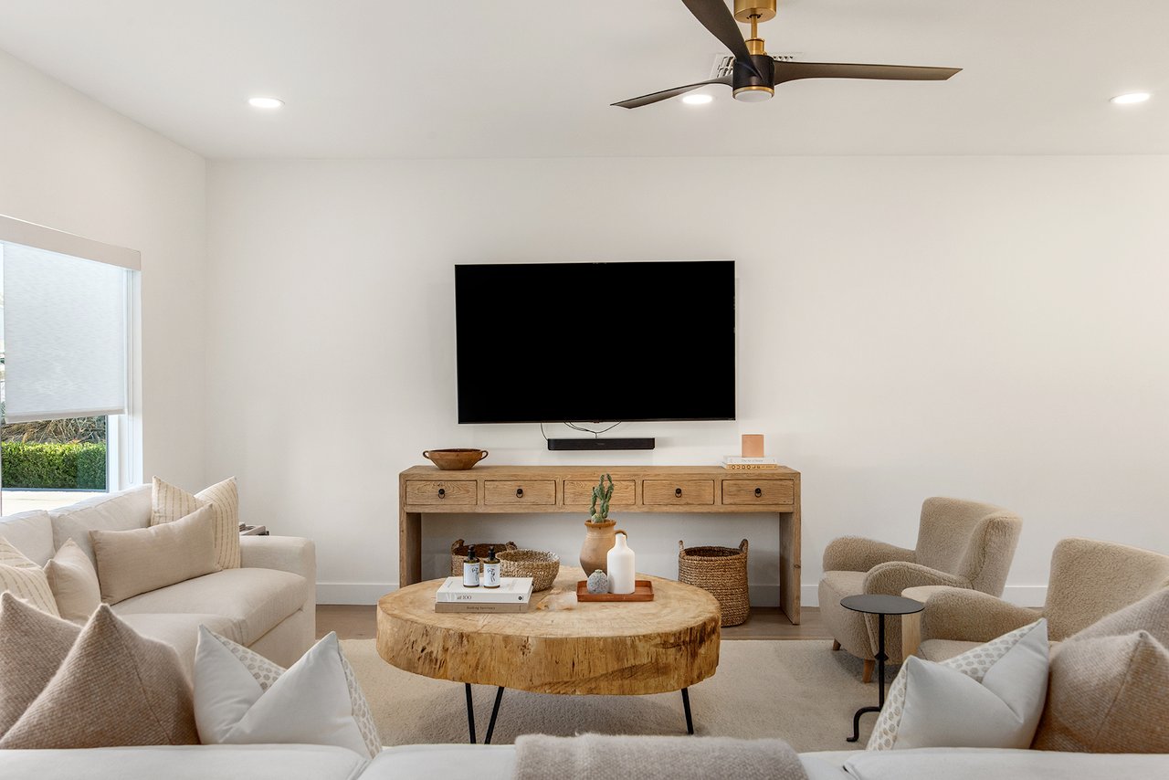 4119 E INDIANOLA Avenue