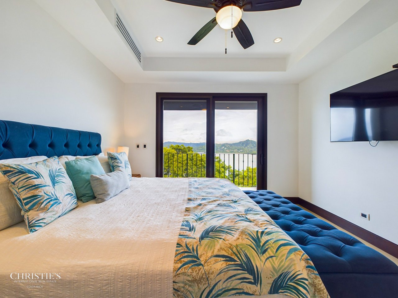 360 - 310 Splendor Penthouse
