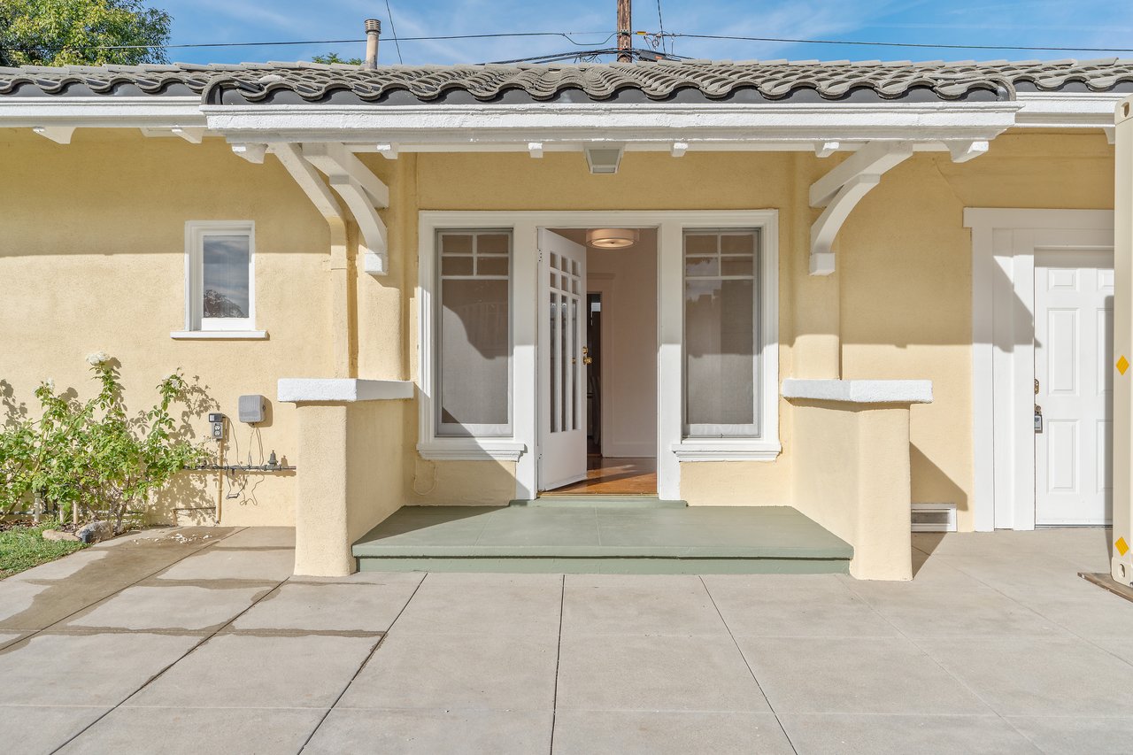 1325 E Altadena