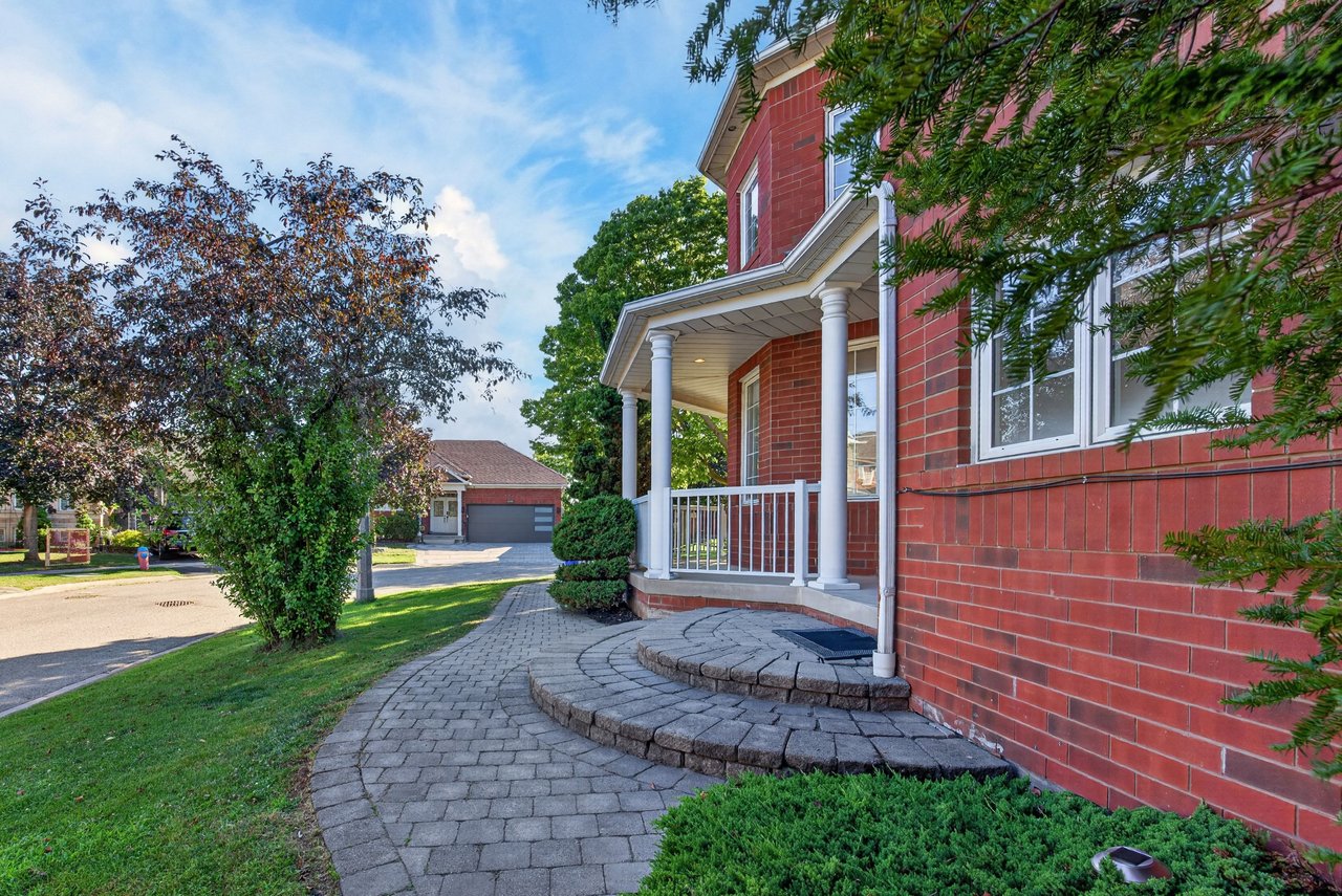 2201 Lapsley Crescent, Oakville