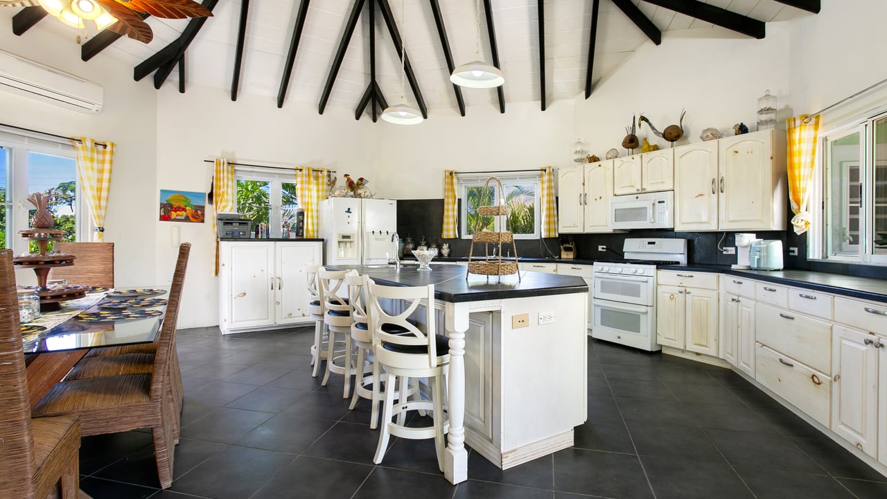 Octagon Villa West End