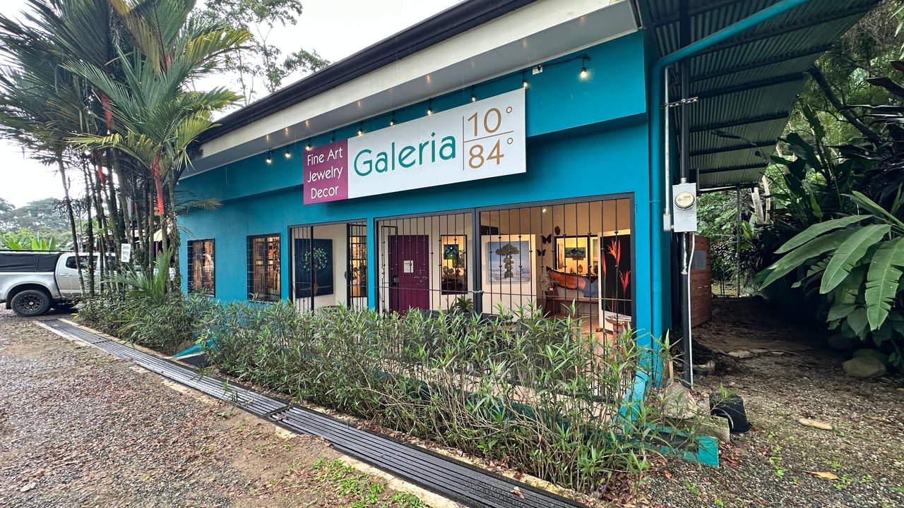 Commercial Space In Prime High Traffic Area in Uvita Costa Rica with garden