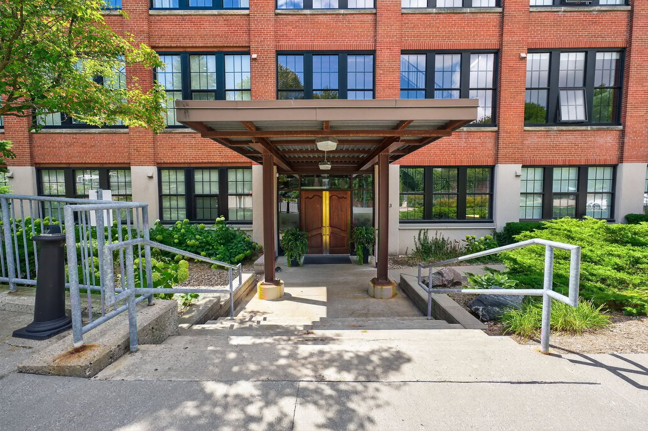 318 - 543 Timothy St, Newmarket
