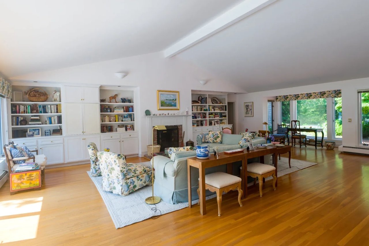 12 Tamarack Ln