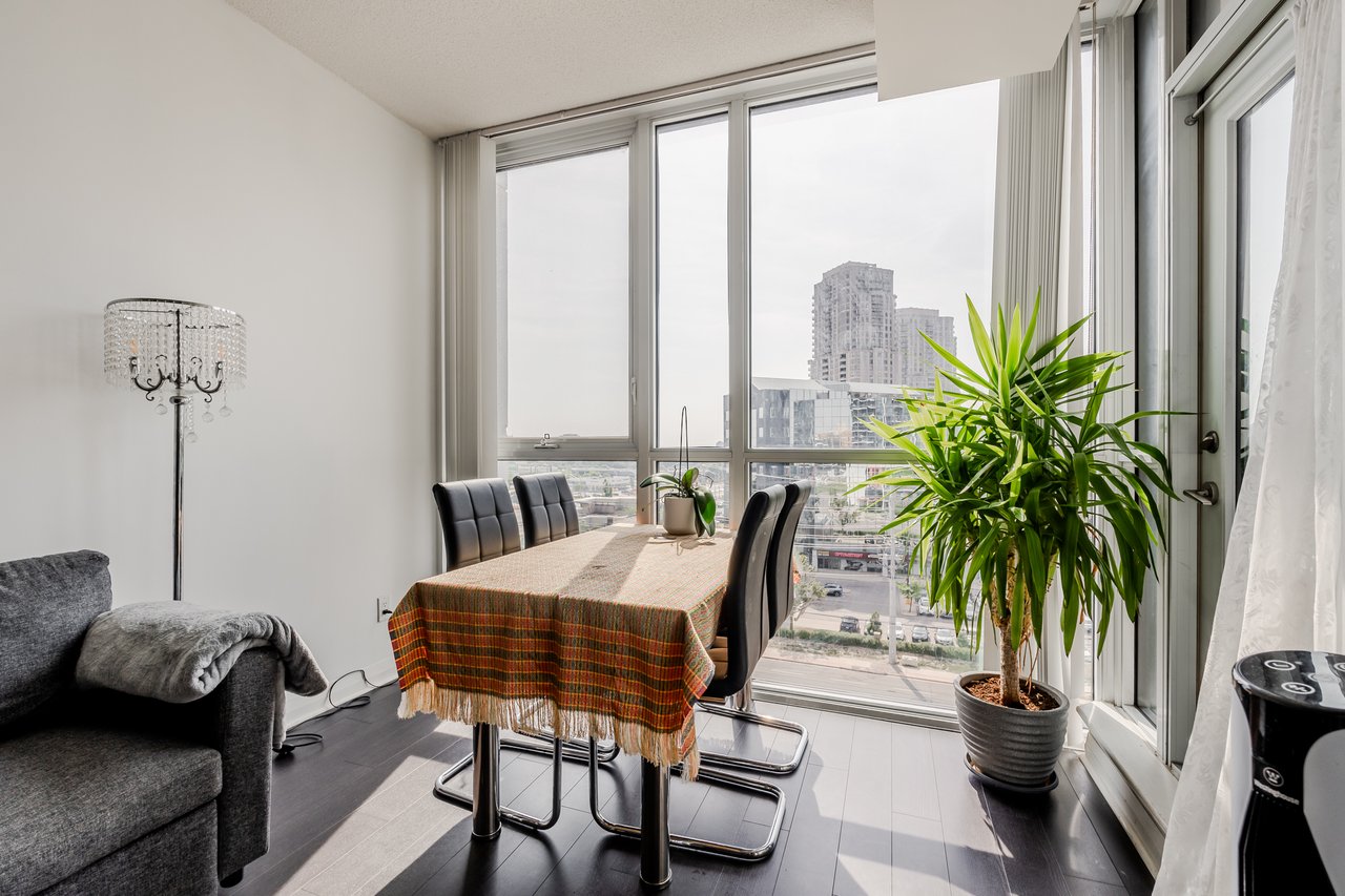 708-55 Eglinton Ave w