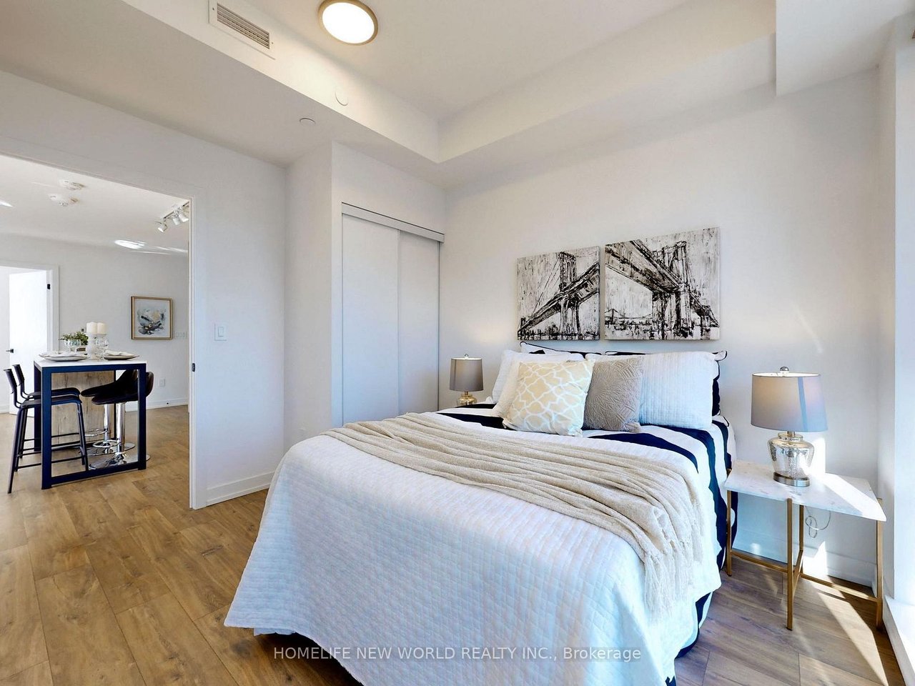 VIBRANT PENTHOUSE IN DOWNTOWN