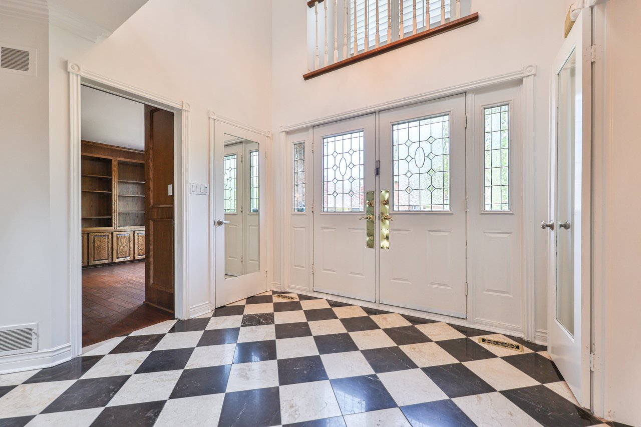 108 Whittington Place, Oakville