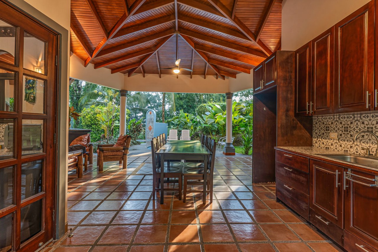 Ojochal Tropical Retreat | 4 Ensuite Bedrooms, Pool & Outdoor Living
