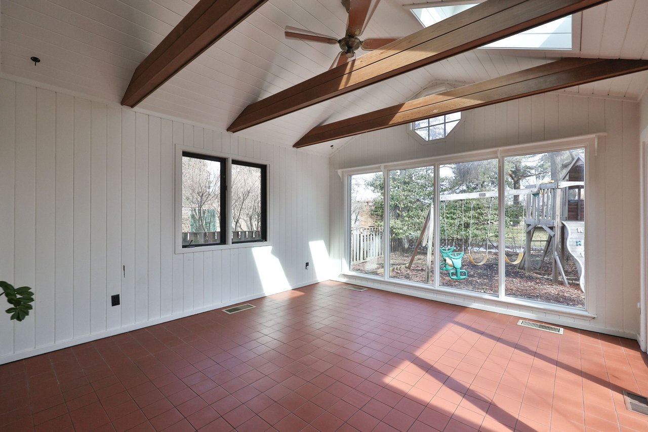 1439 Larchview Trail