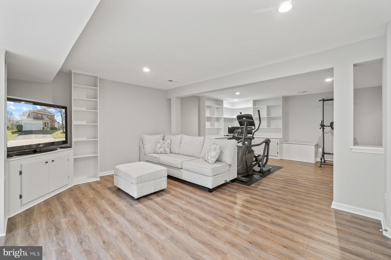 18252 Oak Lake Ct