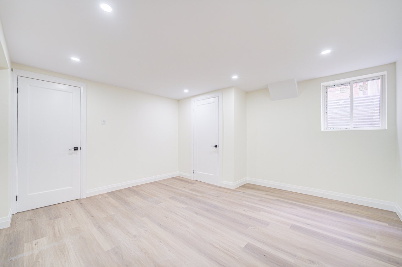 1126 Berkshire Crt