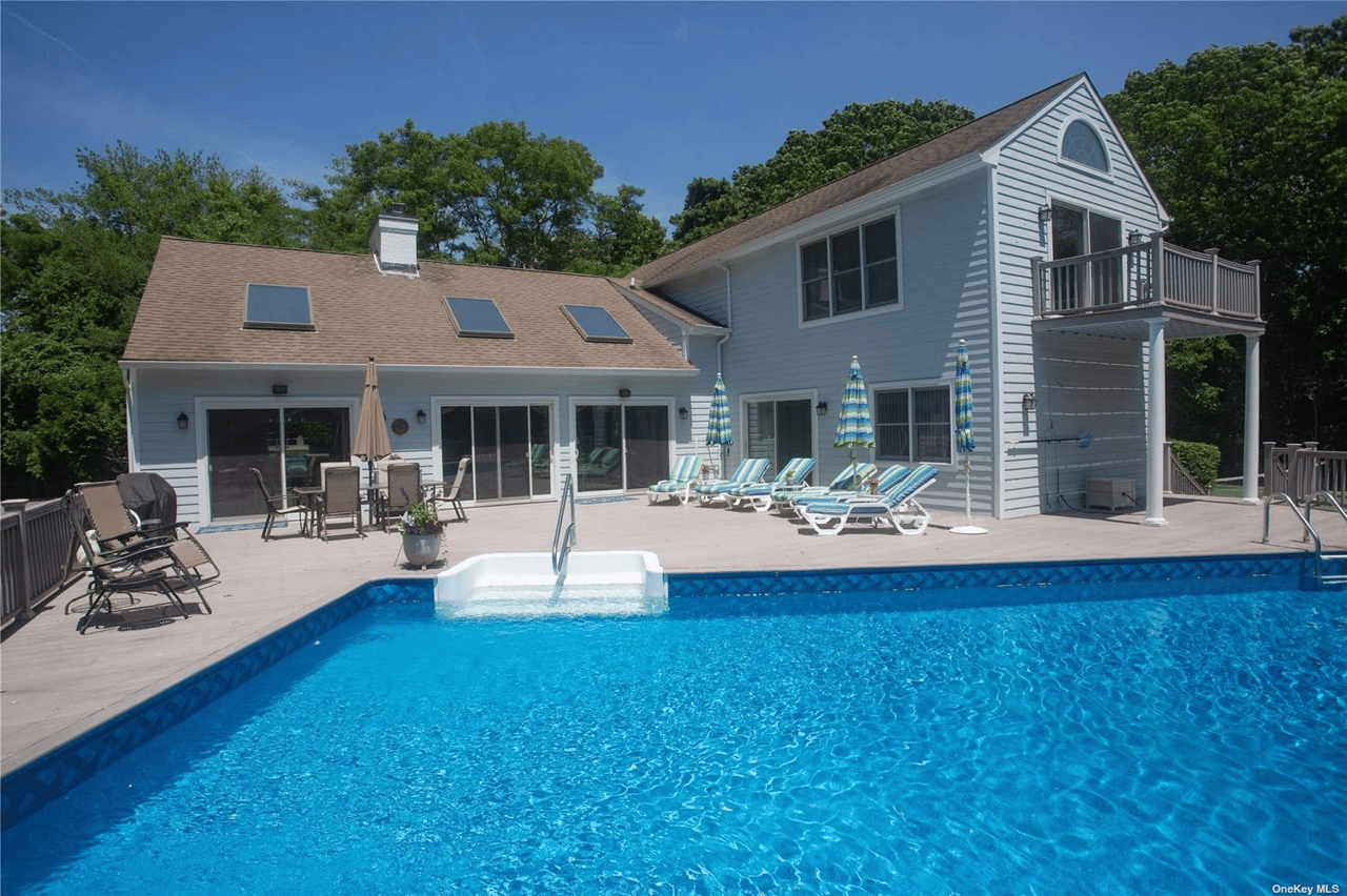 7 Plume Grass Way