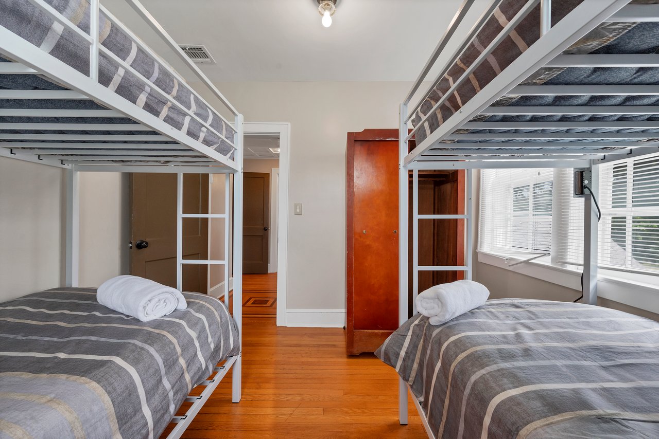 Beautiful Huge Home In Monticello