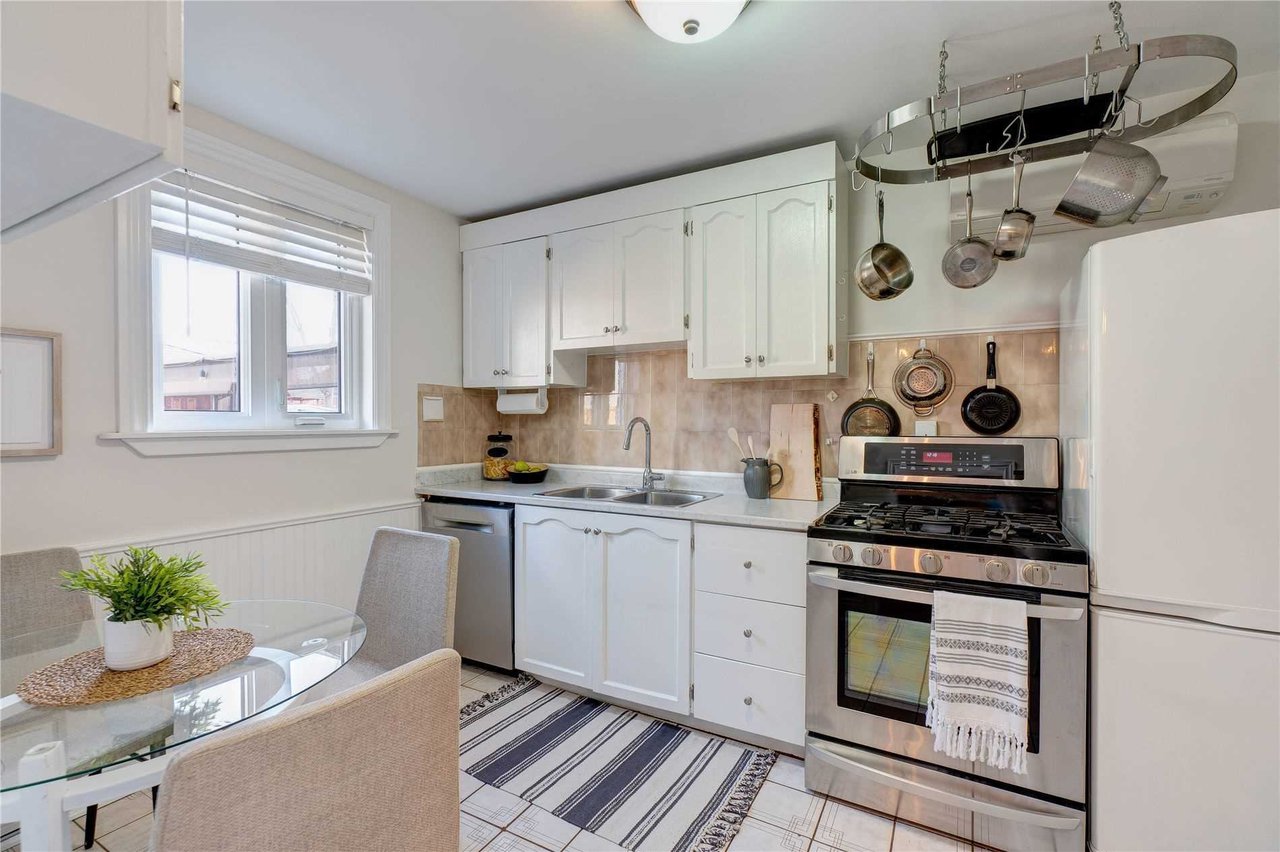 291 Blantyre Ave