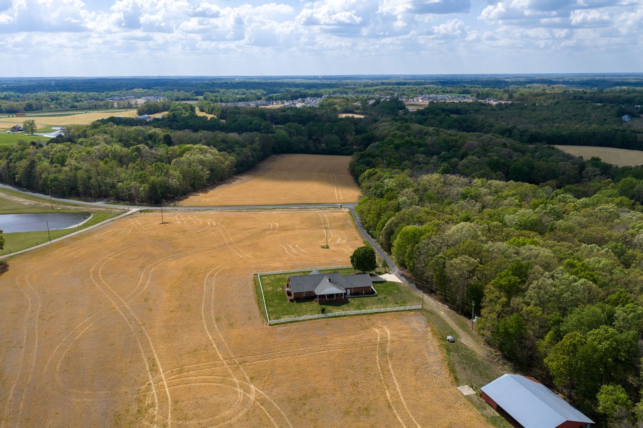 824 N Forest Hills School Rd