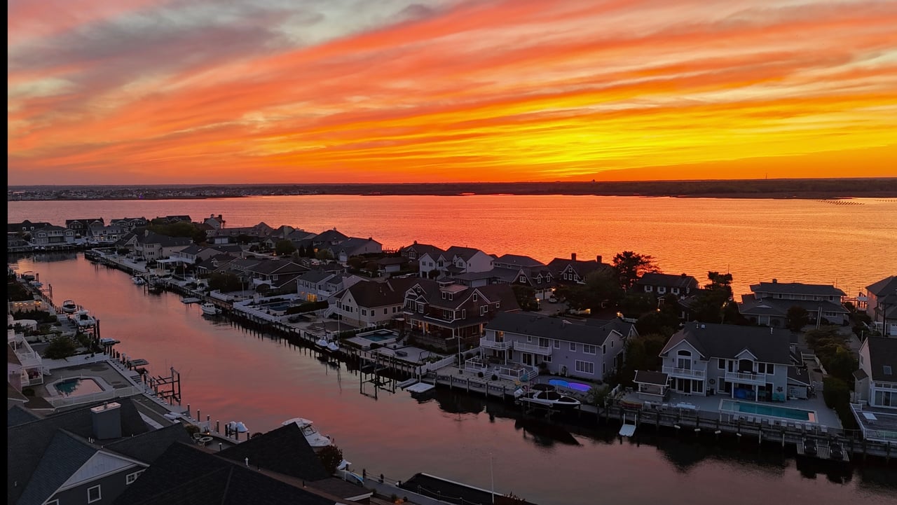 #149 Exclusive Curtis Point Home with Pool