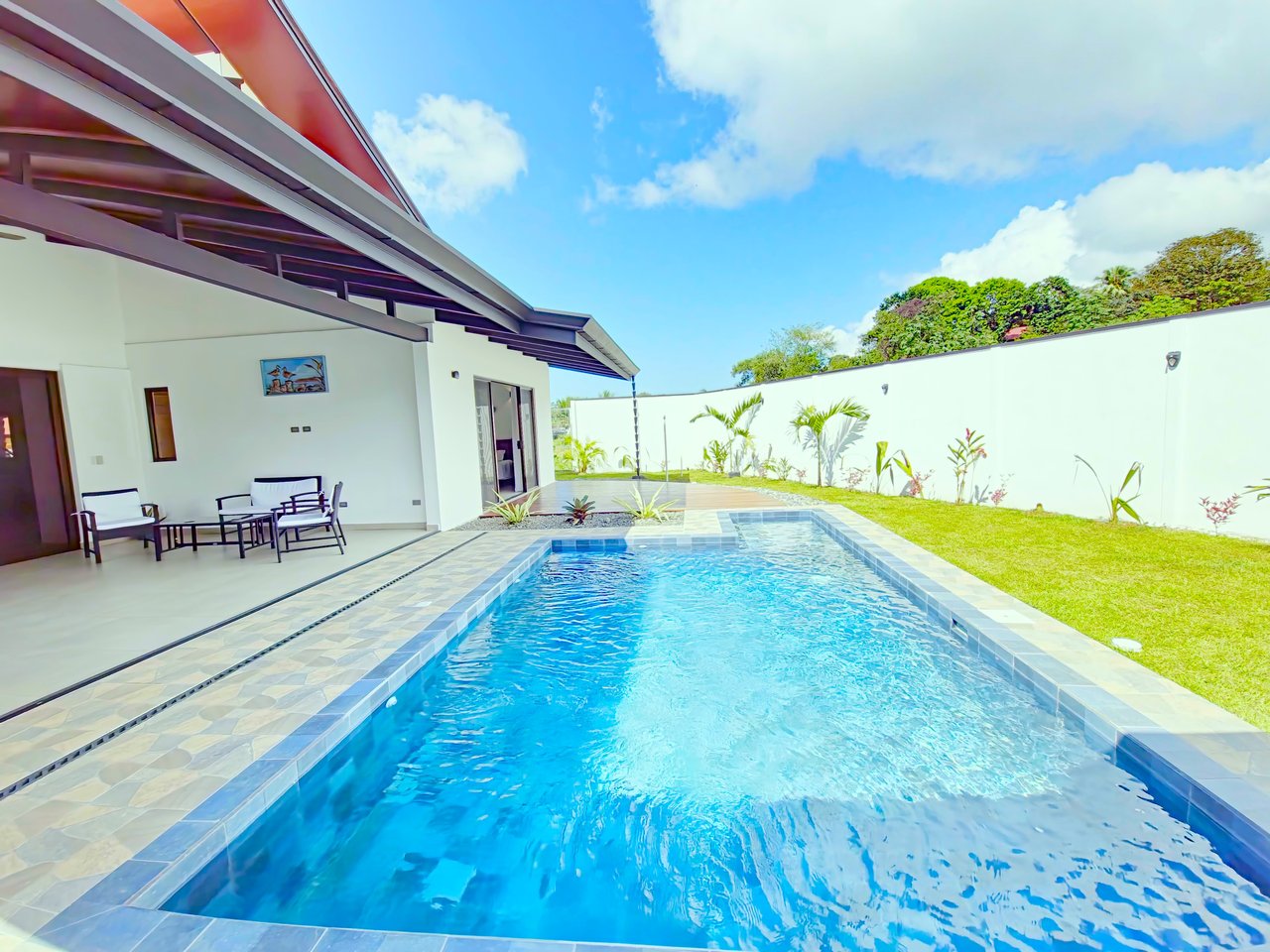 Modern Oasis Near Uvita: Contemporary Living with Pool & Privacy