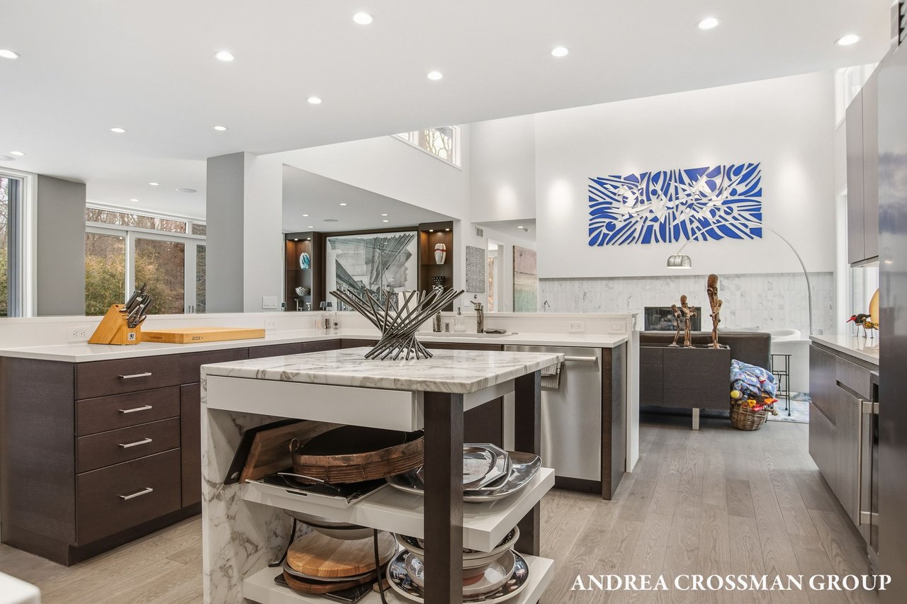 6919 Bendemeer Drive