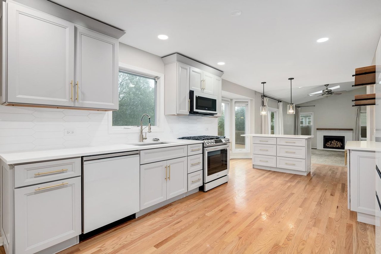 1N325 Tamarack Dr, Winfield IL – Move-In Ready Home in Timber Ridge Listed at $580,000