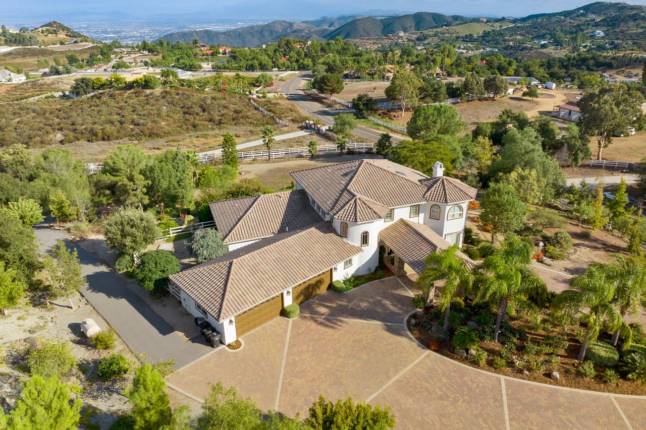 21100 Paseo Montana