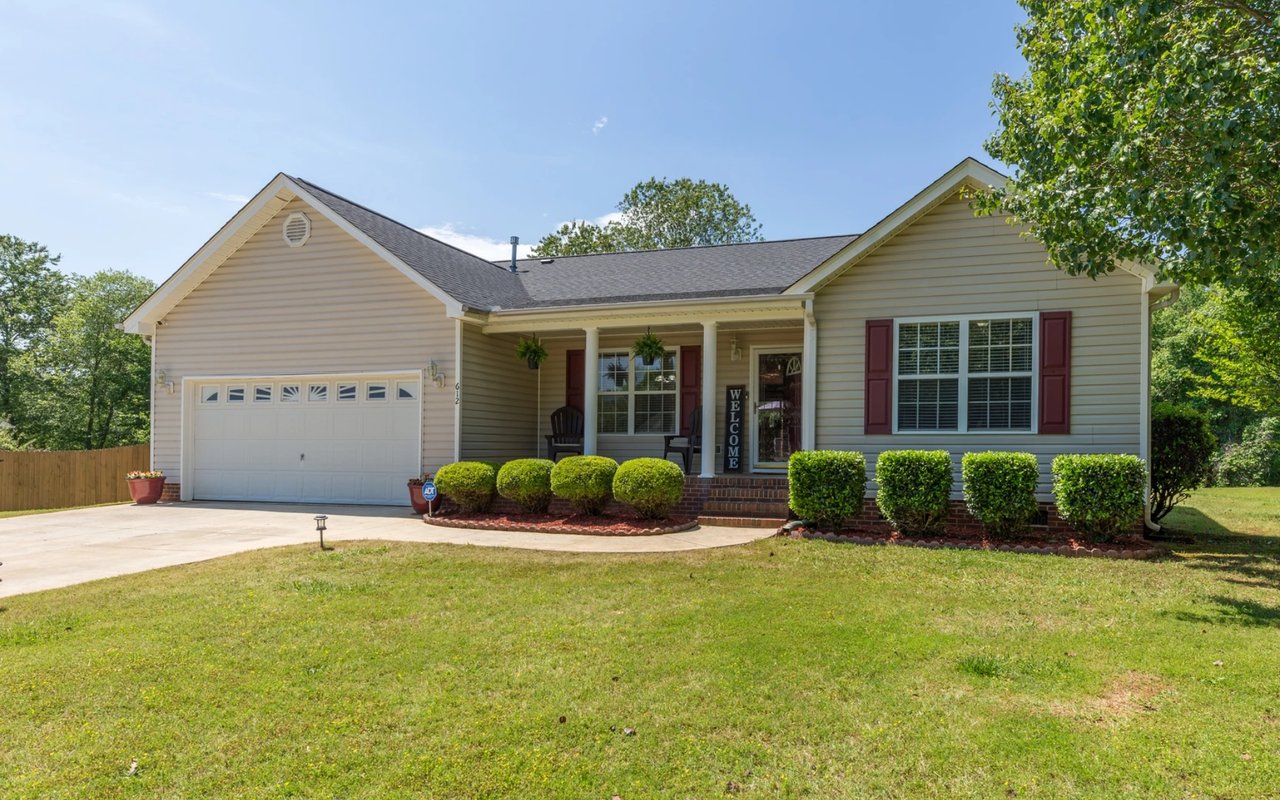 Sold - 612 Hunters Lane, 3 Beds with a Creek & Great Room