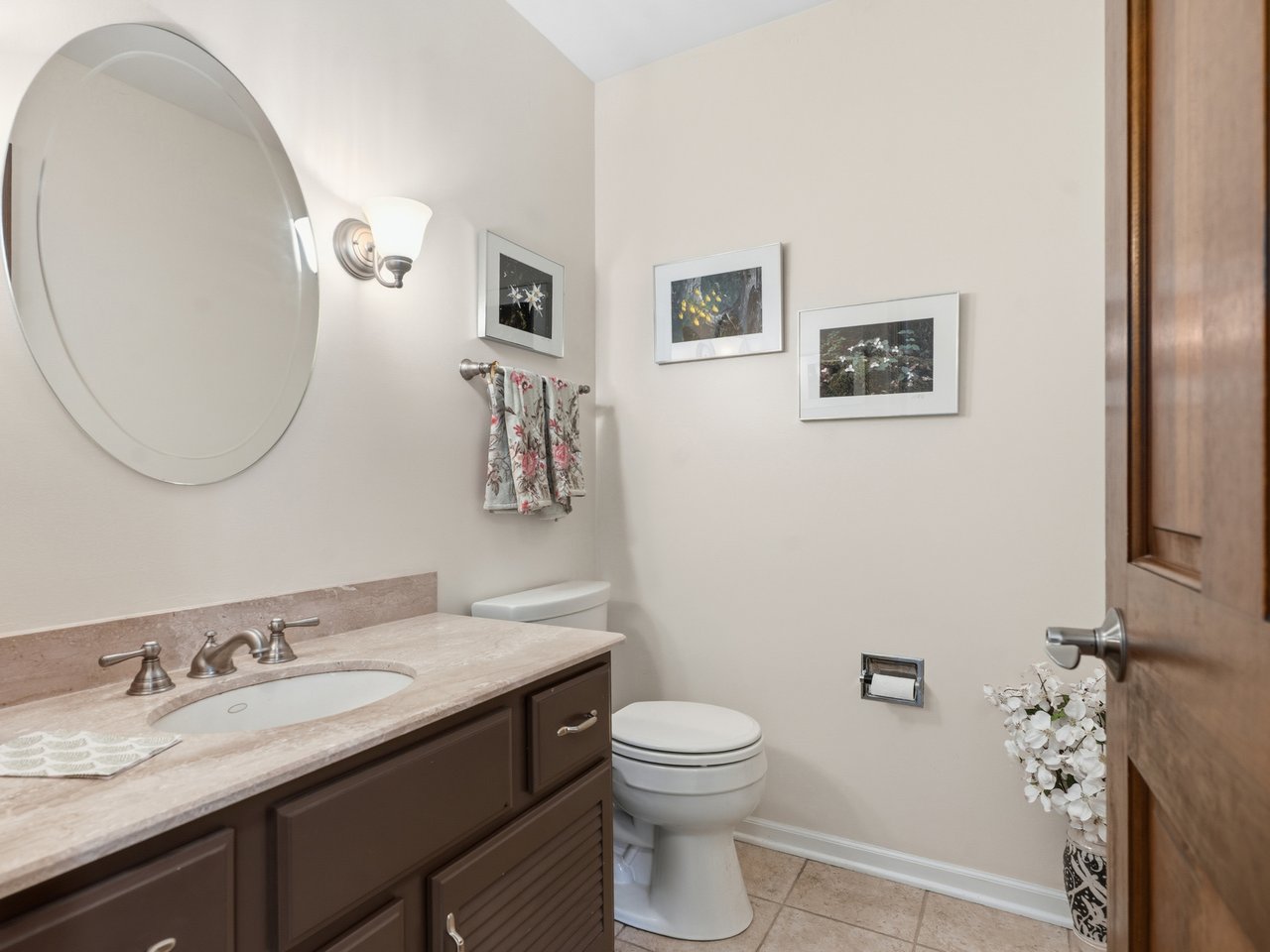 1235  Pin Oak Court
