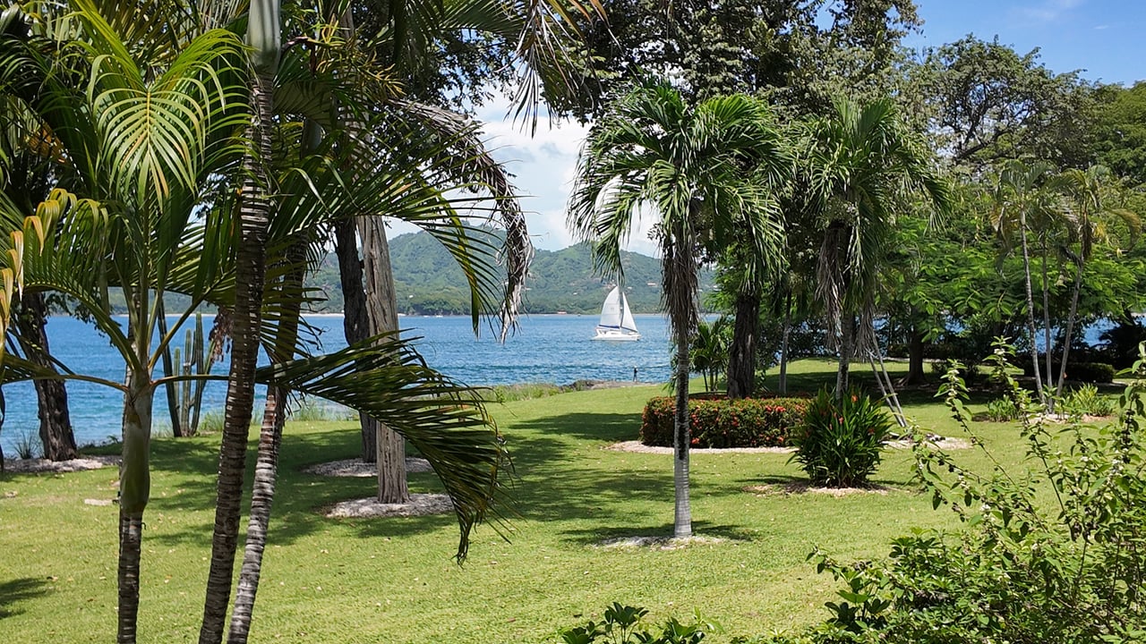 Flamingo Marina Cove 405 - Turnkey Beachfront Condo