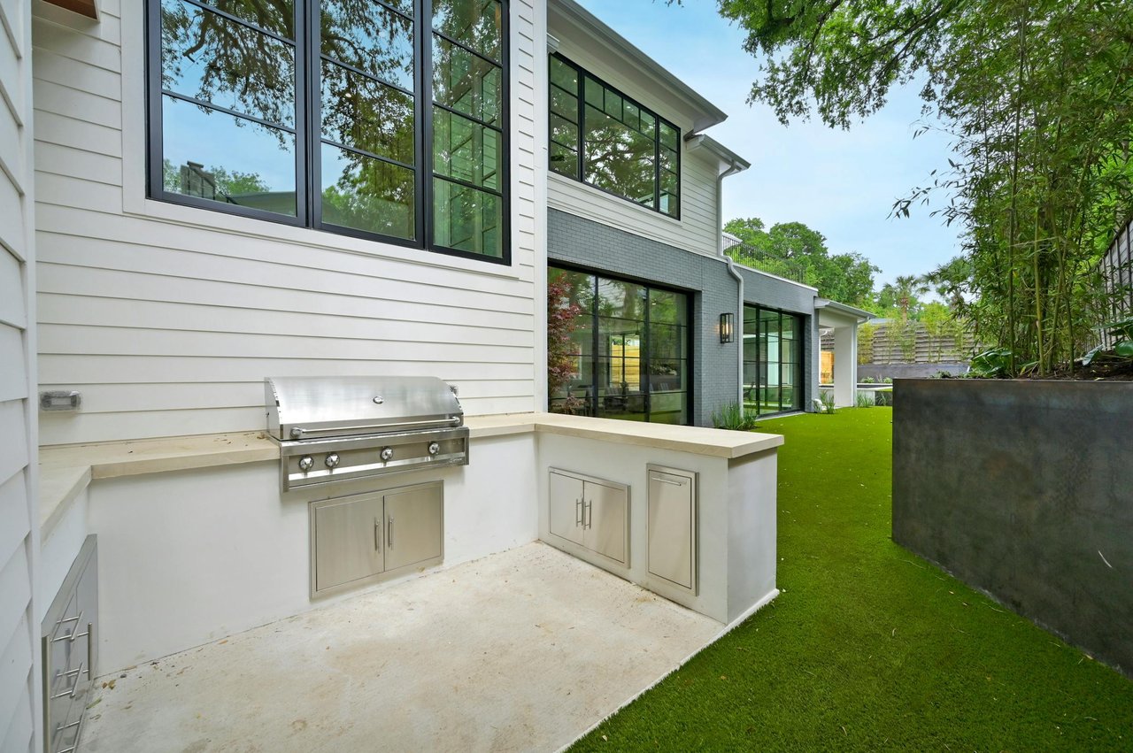 2400 Bridle Path