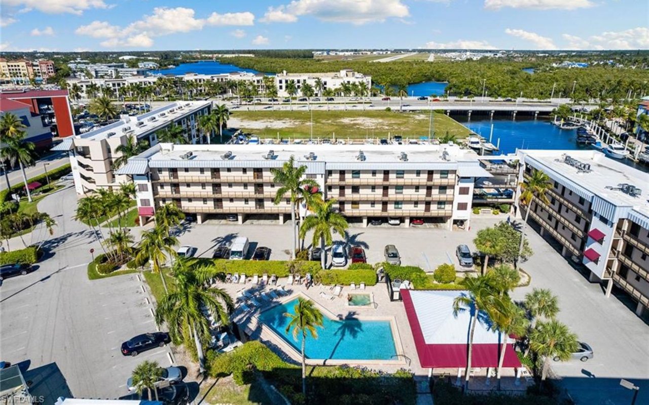 803 River Point Dr #305B