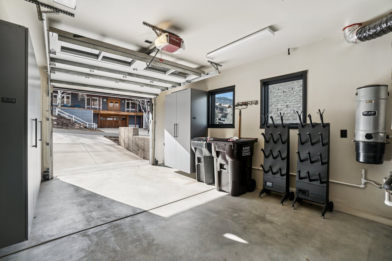 1114 Empire Ave