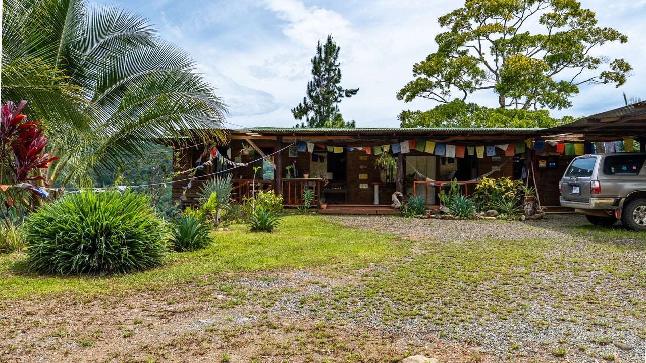 Mountain Home with Guest Cabin & Additional Building Site Near Nauyaca Waterfalls