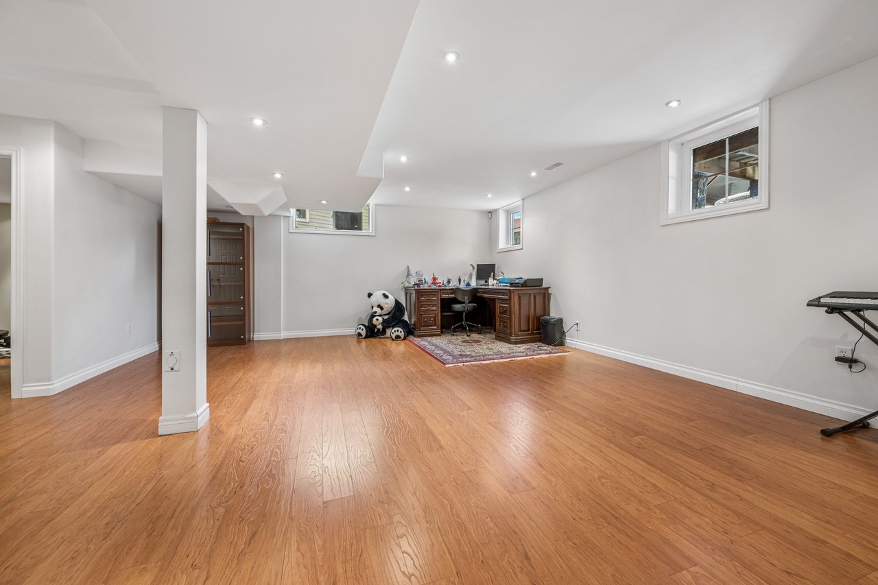 2283 Briargrove Circle, Oakville, ON