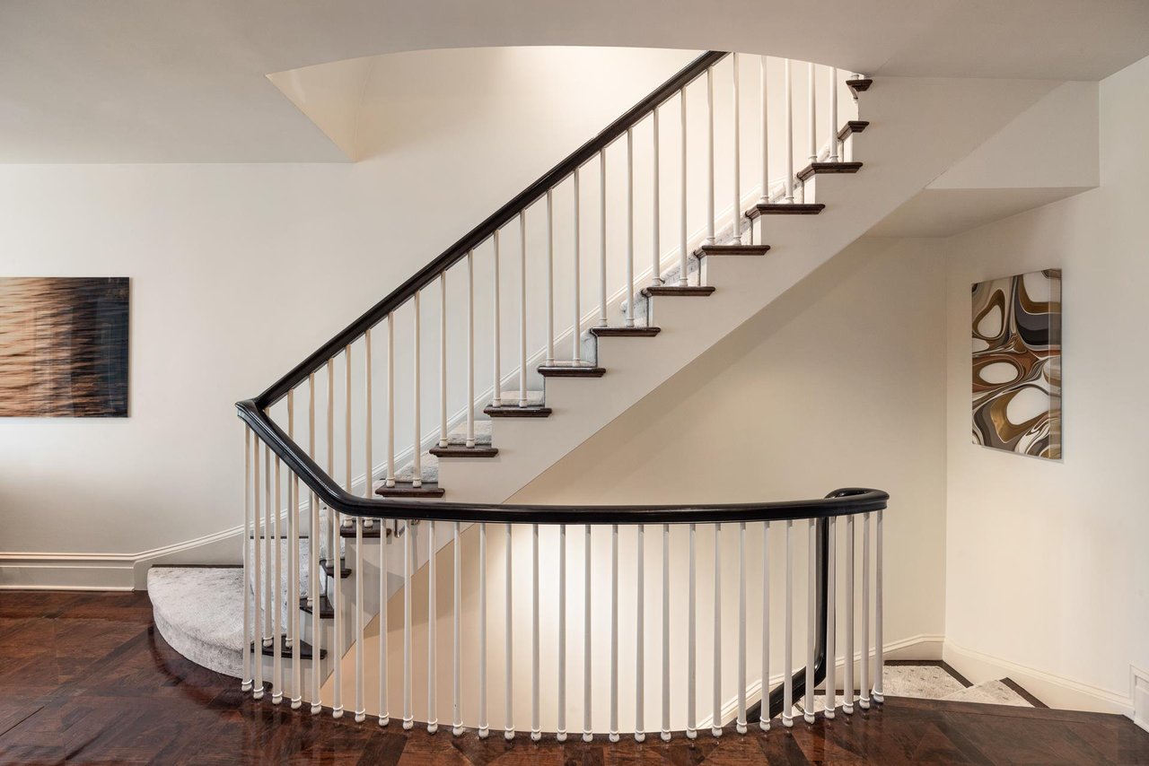 180 E 75TH St - In Contract