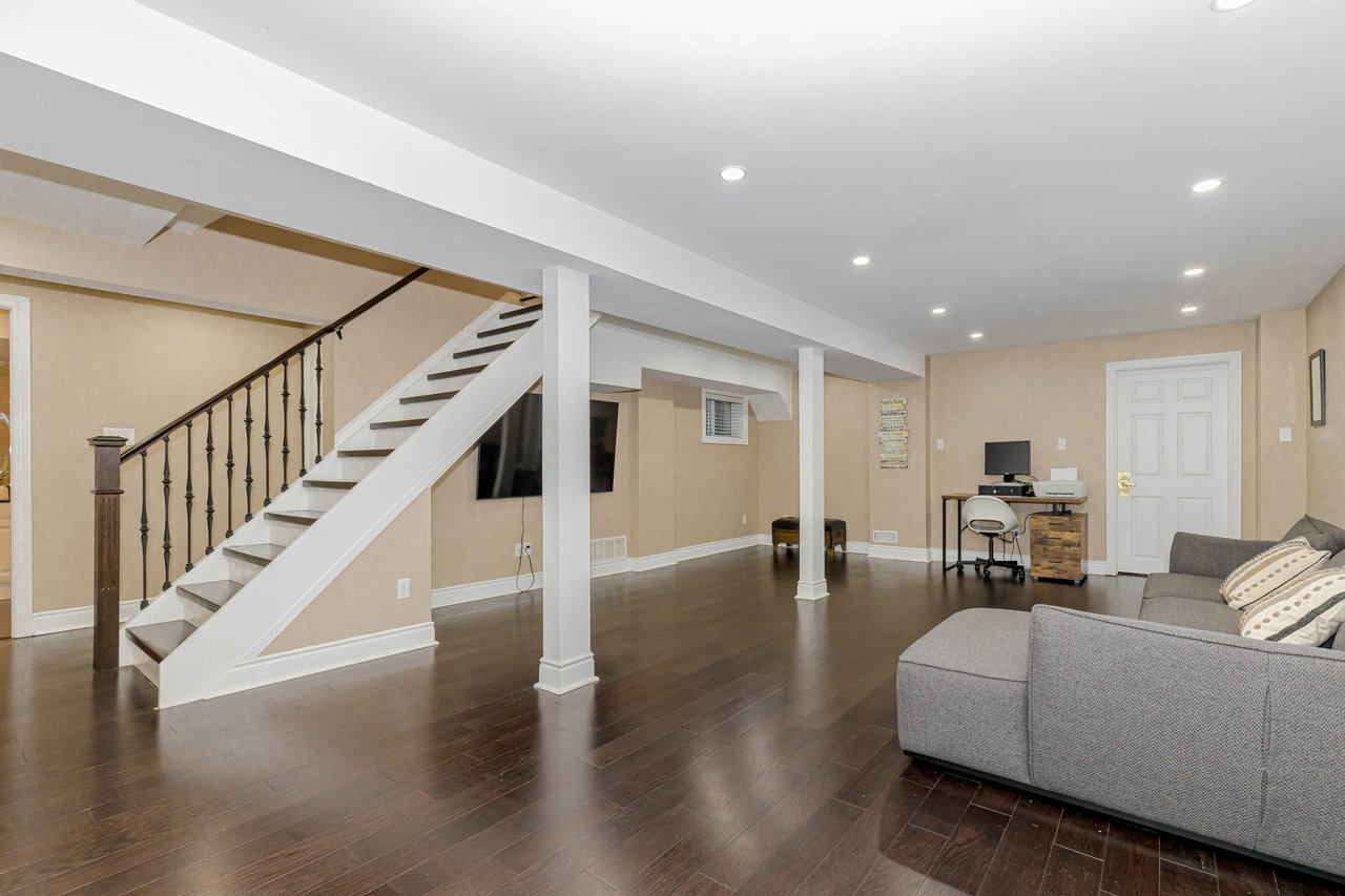 7108 Gablehurst Crescent