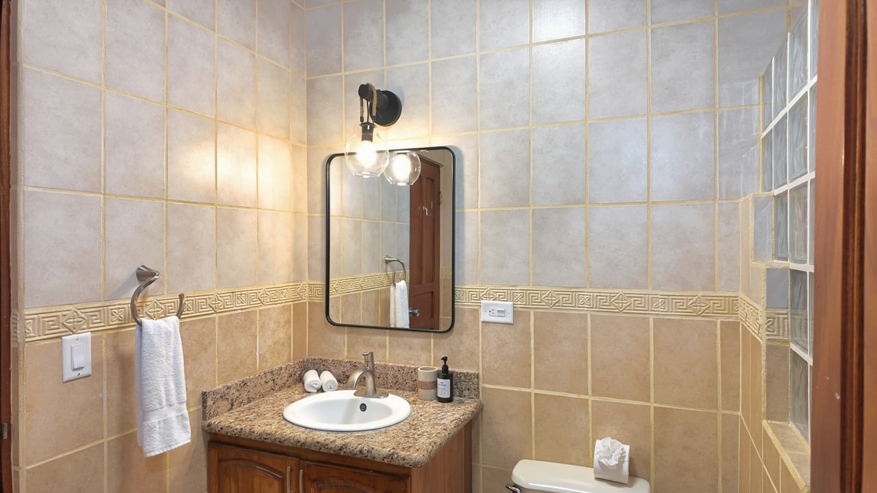 Flamingo Marina Cove 405 - Turnkey Beachfront Condo