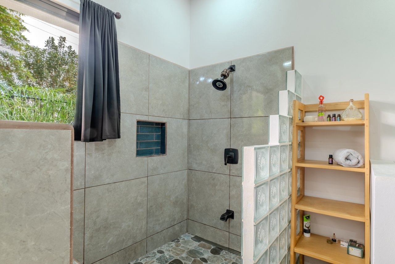 Vista de la Montaña House - Beautiful residence in the desirable Finca Los Alfaro - Quepos