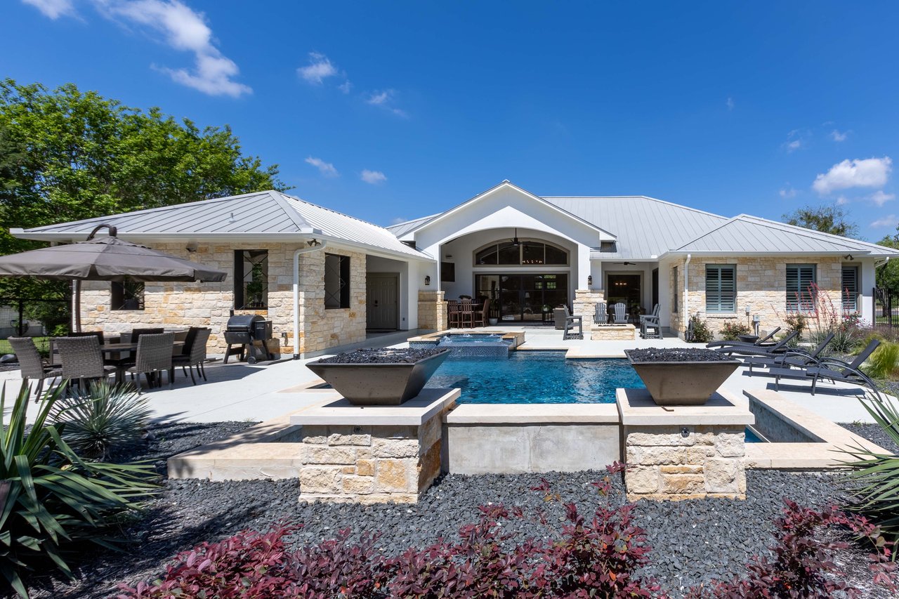 2624 Wolf Lair