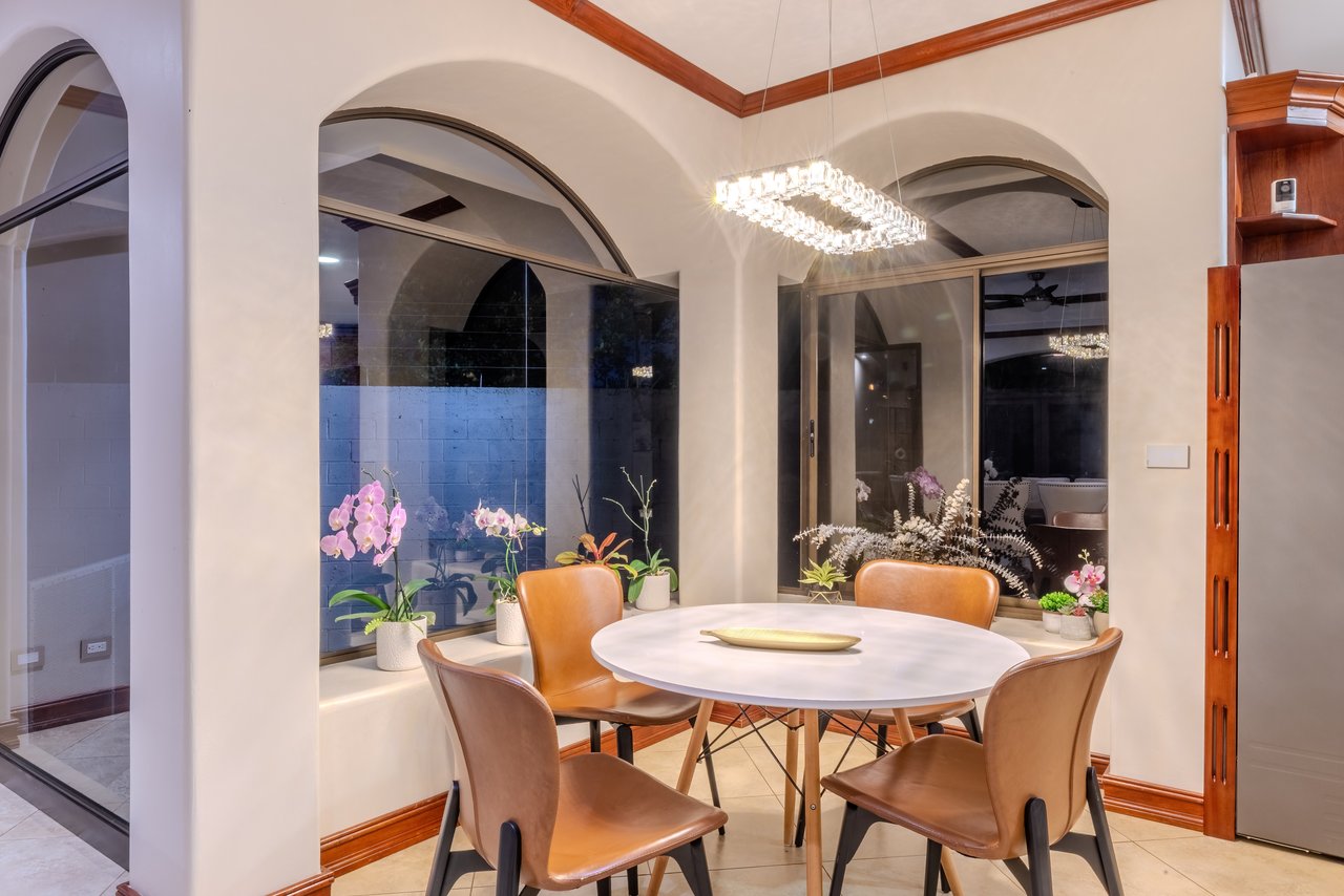 Luxury Home with Pool, Bar Area & Resort-Level Amenities | 5br, 4ba in Perez Zeledon 