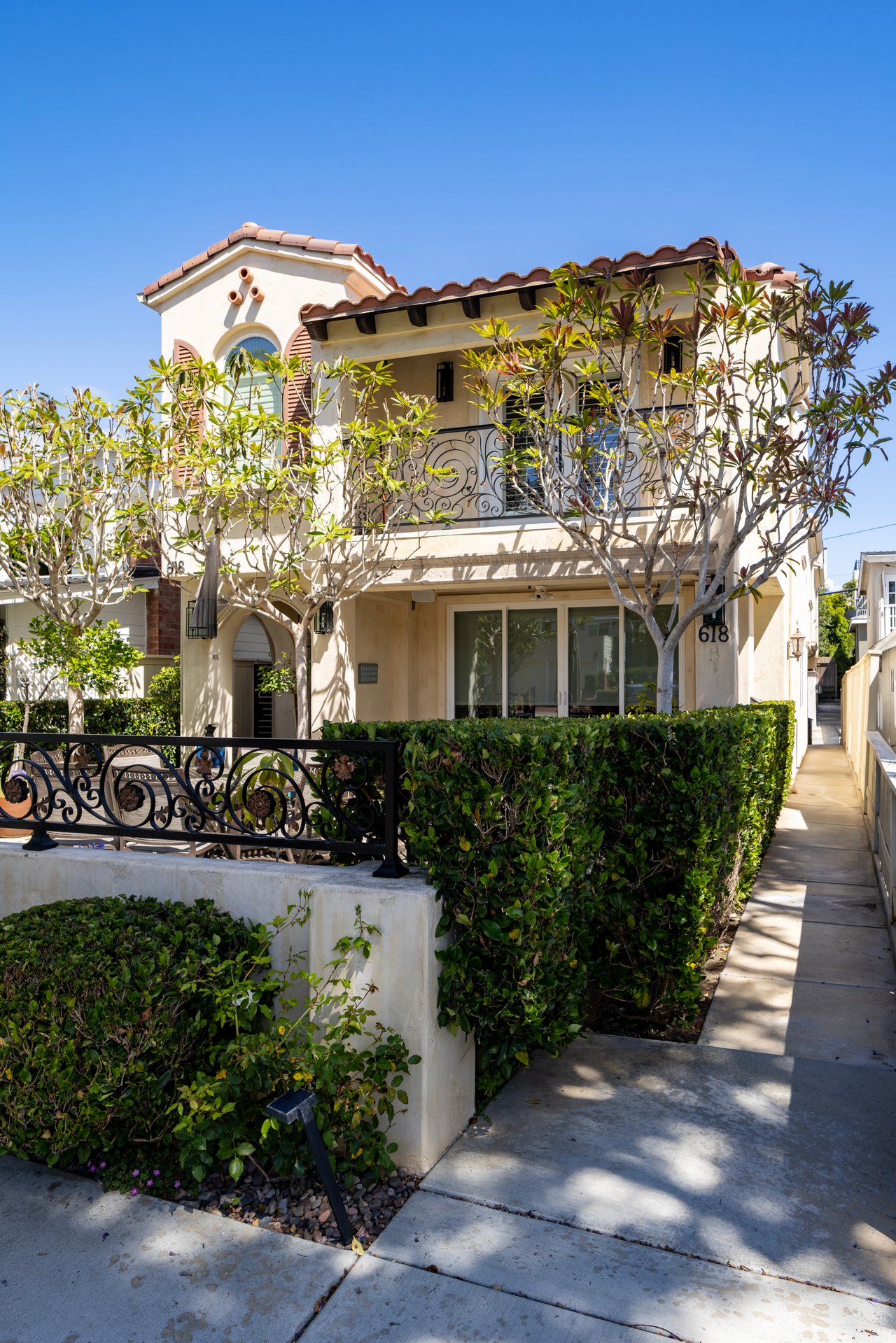 Furnished Lease in The Village